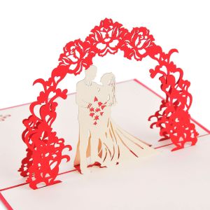 Originálne „handmade“ 3D svadobné blahoželanie „mladomanželia pod oblúkom“, 13 x 18 cm