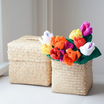 Kvety vyrobené z hodvábneho papiera
